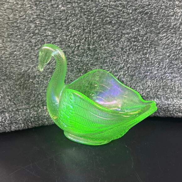 Vintage 1930s Fenton Green Uranium Glass Swan Candy Dish - Picture 7 of 16